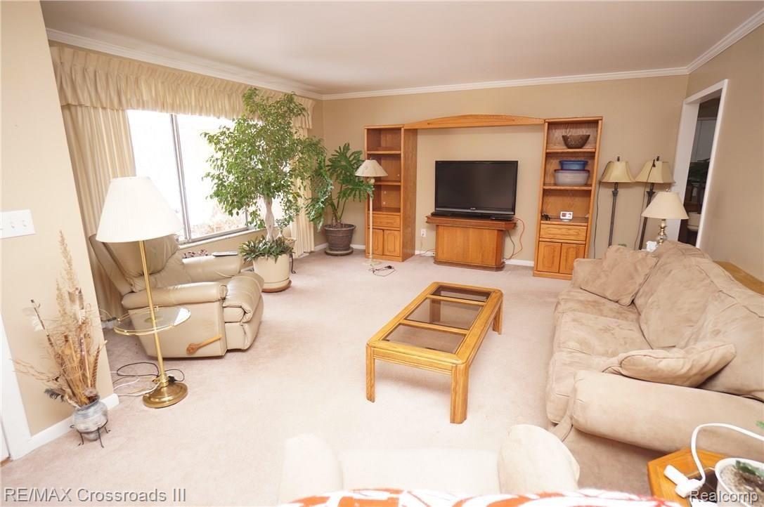 5620 Textile Road Ypsilanti, MI 48197 - Photo 26 of 68 Living room
