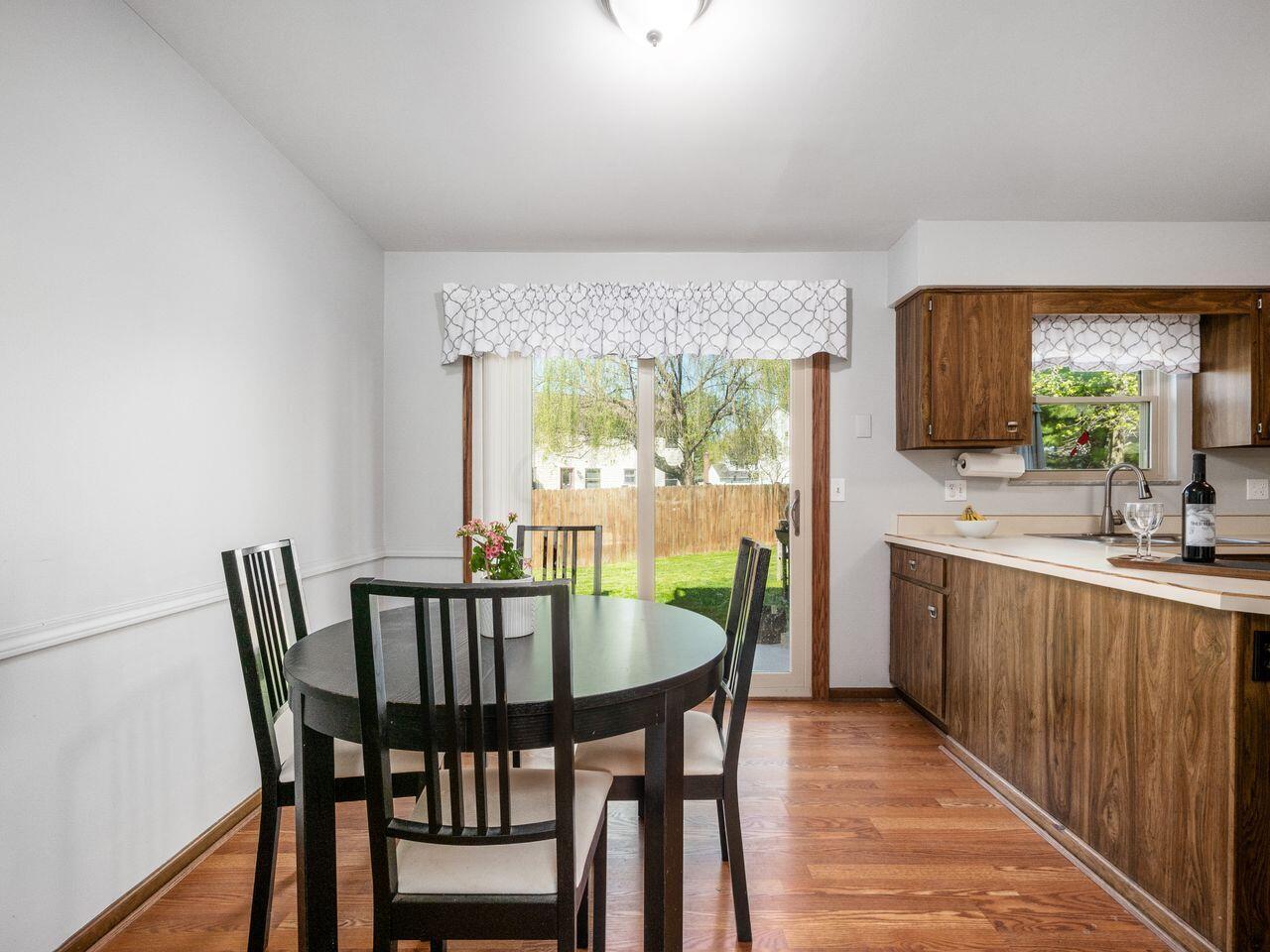 5861 Ravine View Court Columbus, OH 43231 - Photo 12 of 42 Eat-in area