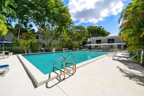 $350,000 | 5605 Southwest 80th Street, Unit 10D, Miami, FL 33143
