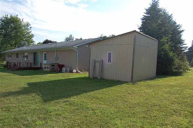 69700 Wolcott Road Armada, MI 48005 - Photo 2 of 12 31016595-1.JPG