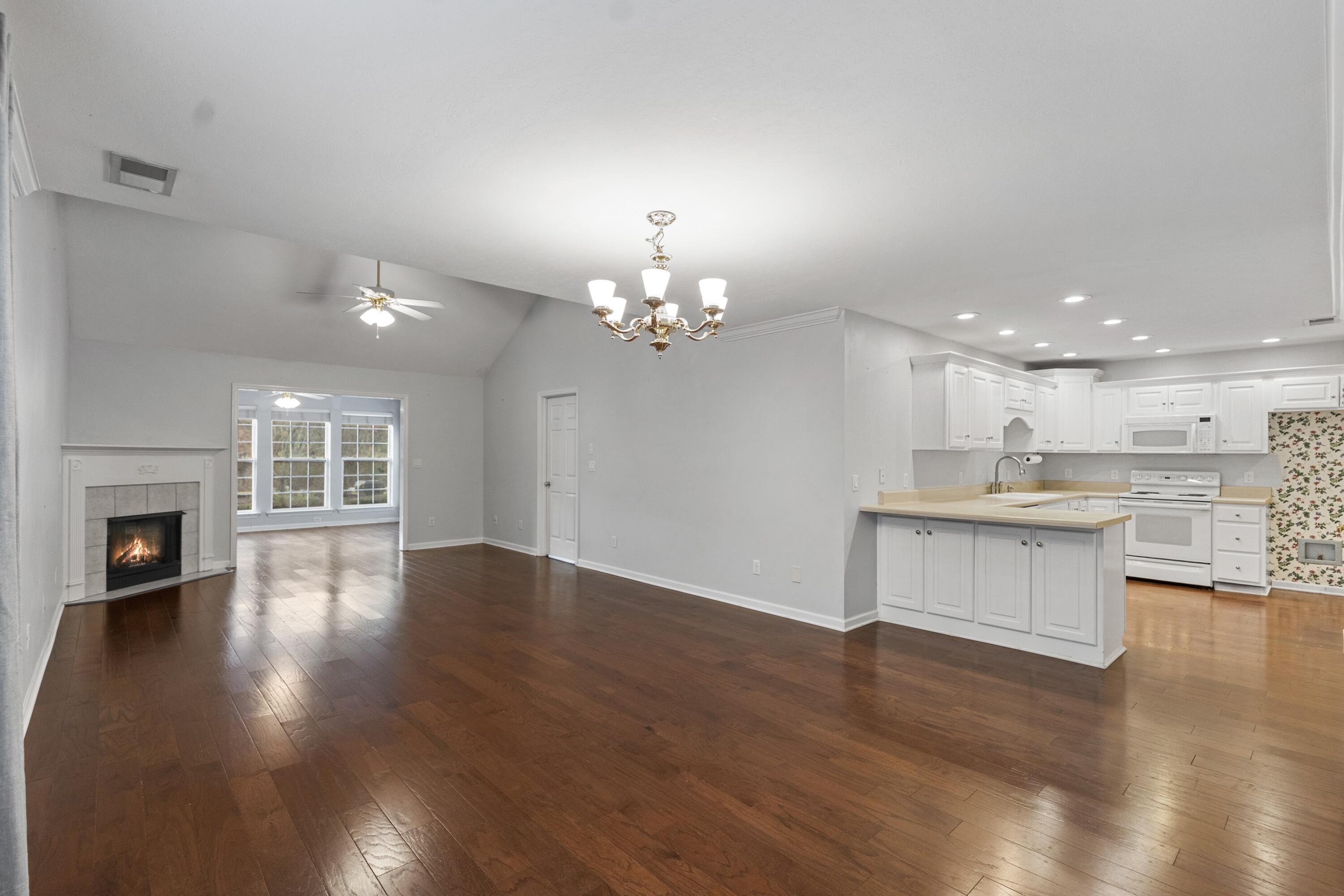 668 Westview Road Chattanooga, TN 37415 - Photo 5 of 36 WV 9