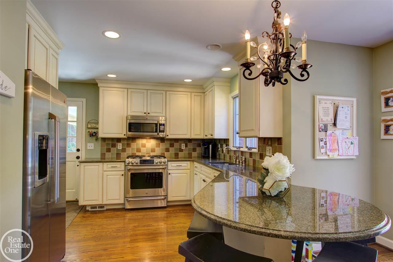 1130 South Oxford Road Grosse Pointe, MI 48236 - Photo 8 of 48 31350591-7.JPG