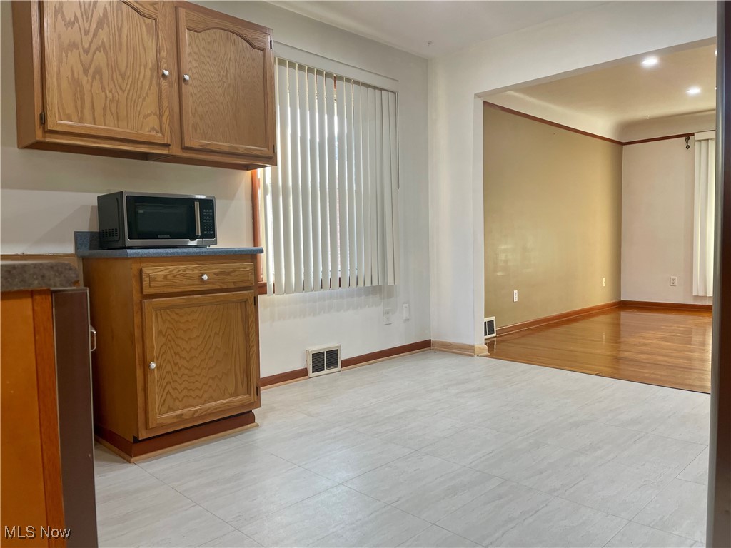 835 Pendley Road Willowick, OH 44095 - Photo 12 of 27 Kitchen view