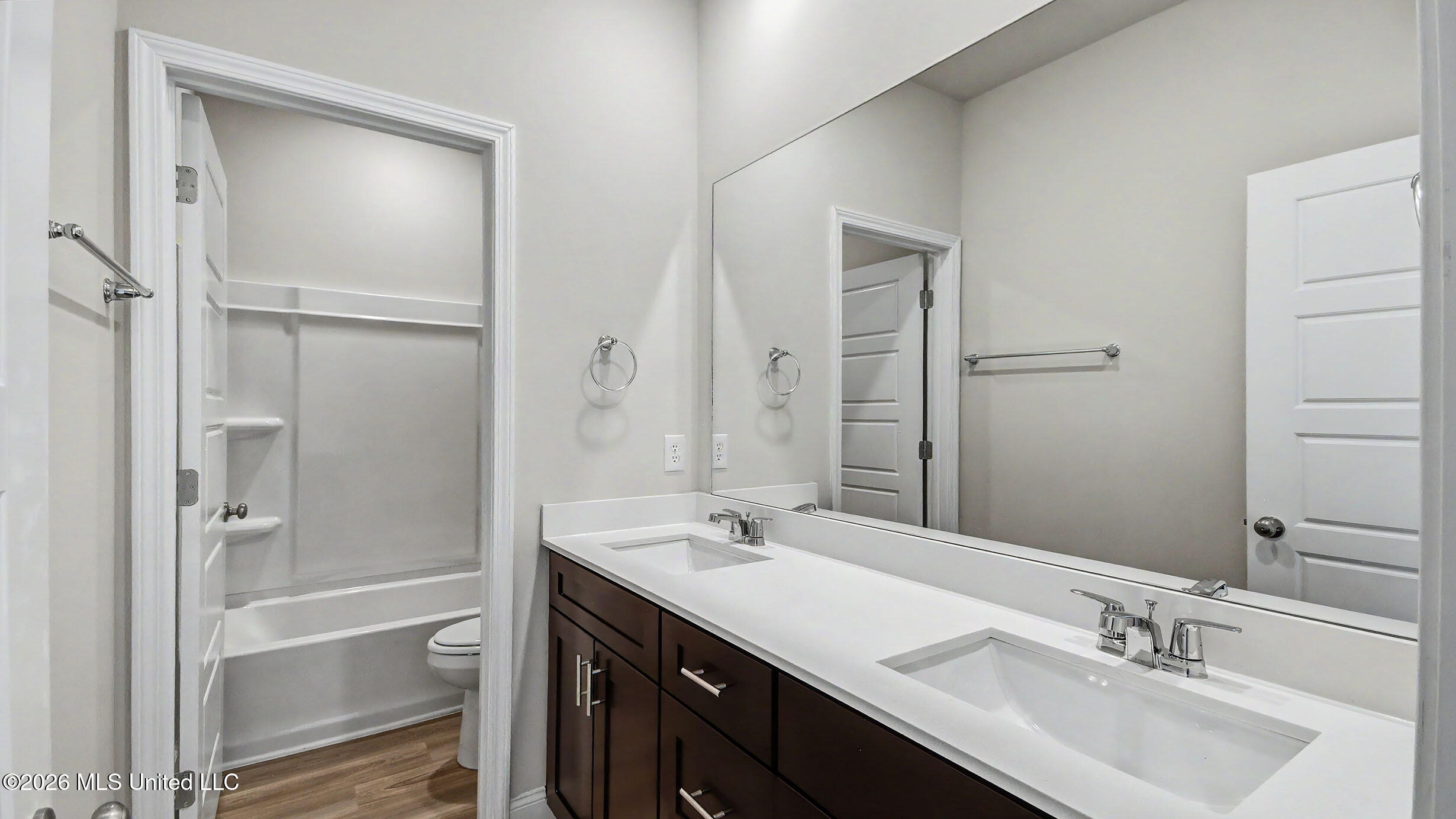 104 Triple Crown Cove Clinton, MS 39056 - Photo 26 of 29 28 - Spare Bathroom