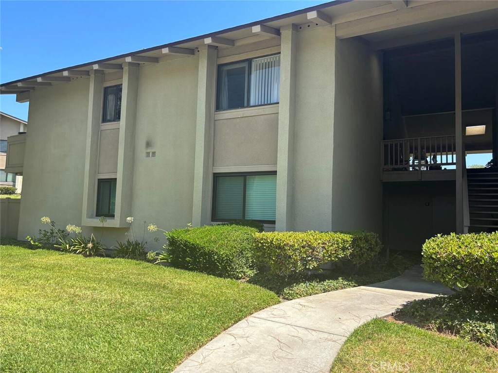 13634 La Jolla Circle, Unit 13E La Mirada, CA 90638 - Photo 3 of 32 a view of backyard of the house