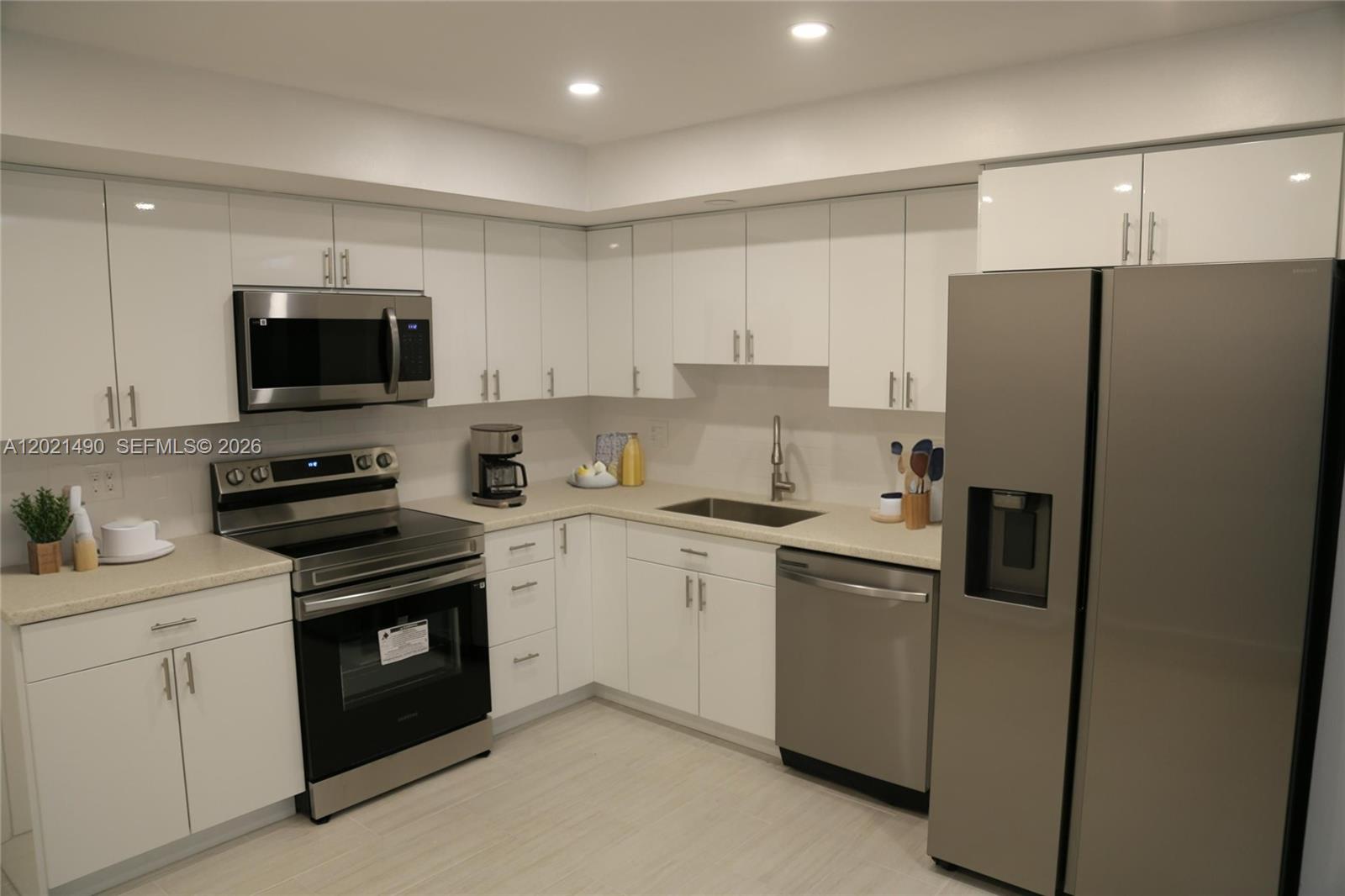 4233 Washington Street Hollywood, FL 33021 - Photo 3 of 10