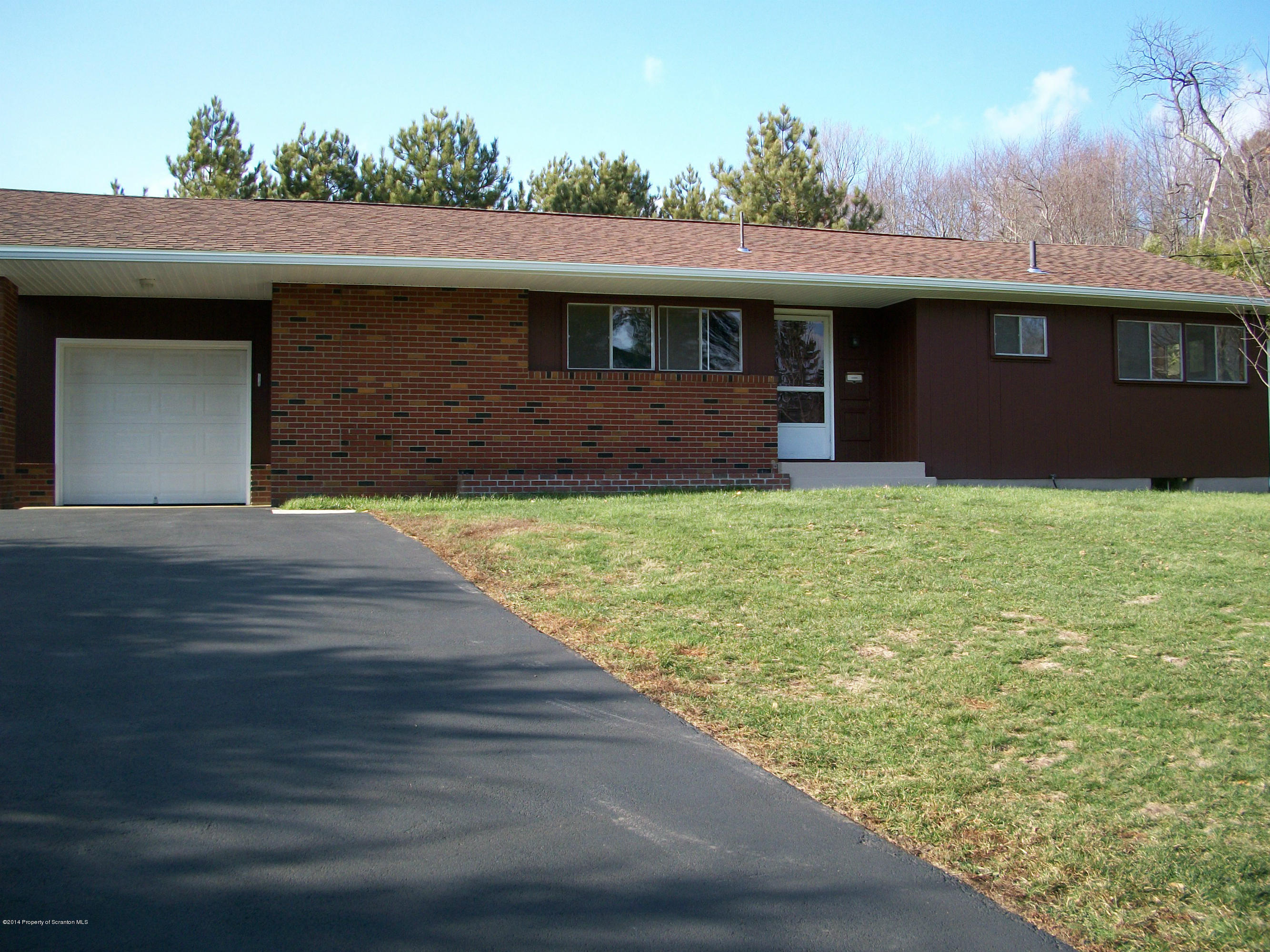 379 O'Hara Road Moscow, PA 18444 - Photo 1 of 19 Gallery Image 1