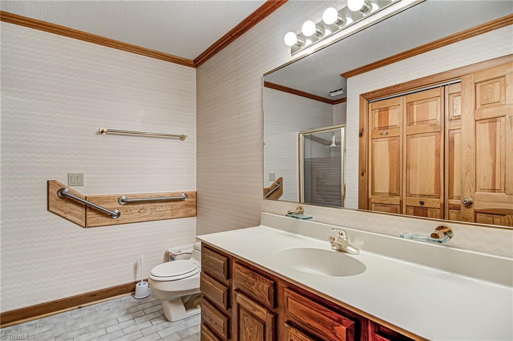 2200 Gordon Road High Point, NC 27265 - Photo 15 of 31 Guest bathroom-shower/tub combo