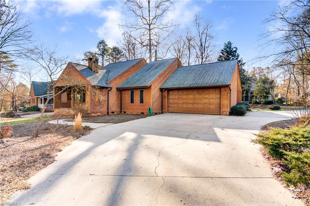 2200 Gordon Road High Point, NC 27265 - Photo 2 of 31 circular drive