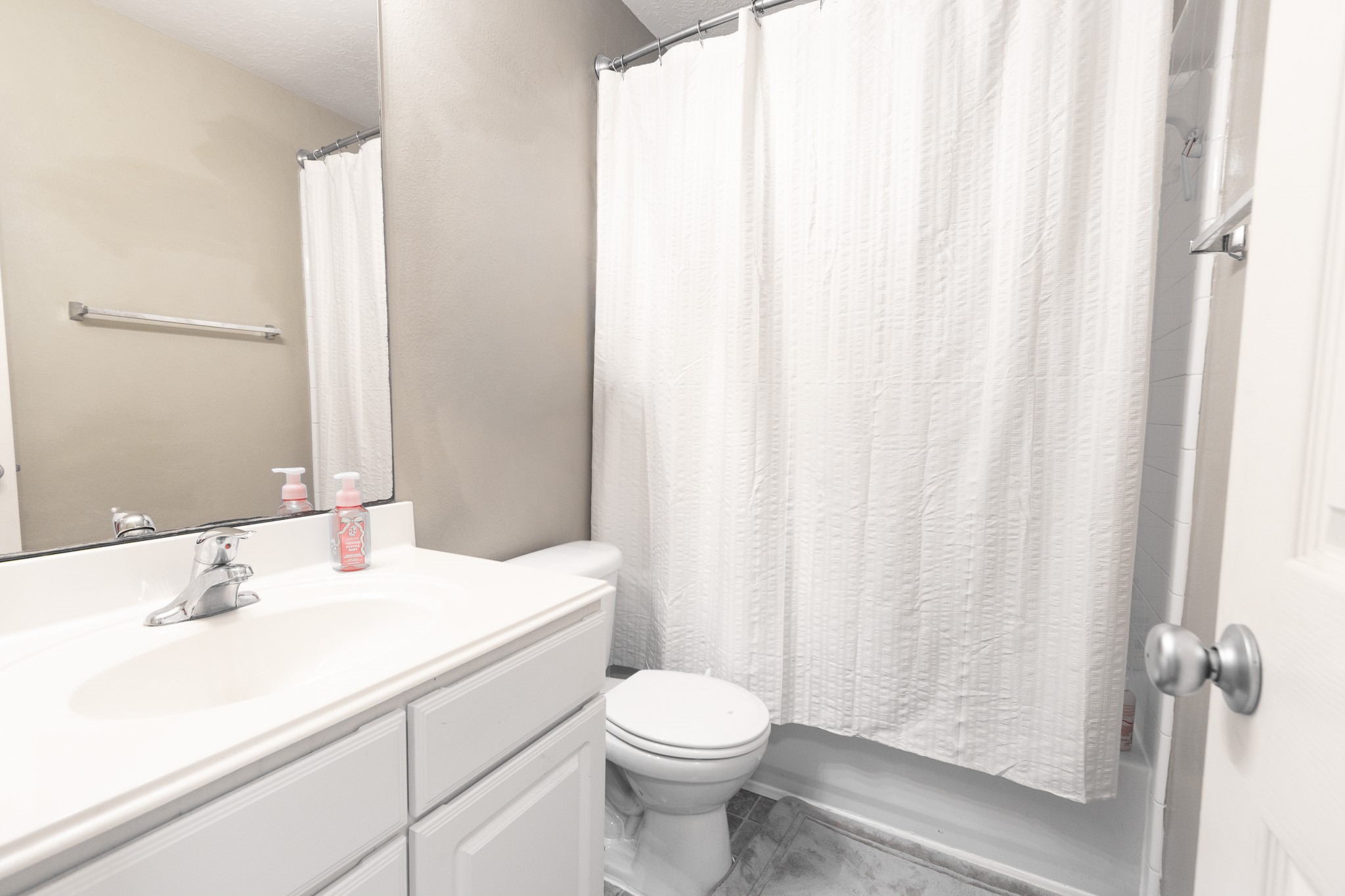 921 Sage Street Baytown, TX 77521 - Photo 30 of 38 Secondary Bath