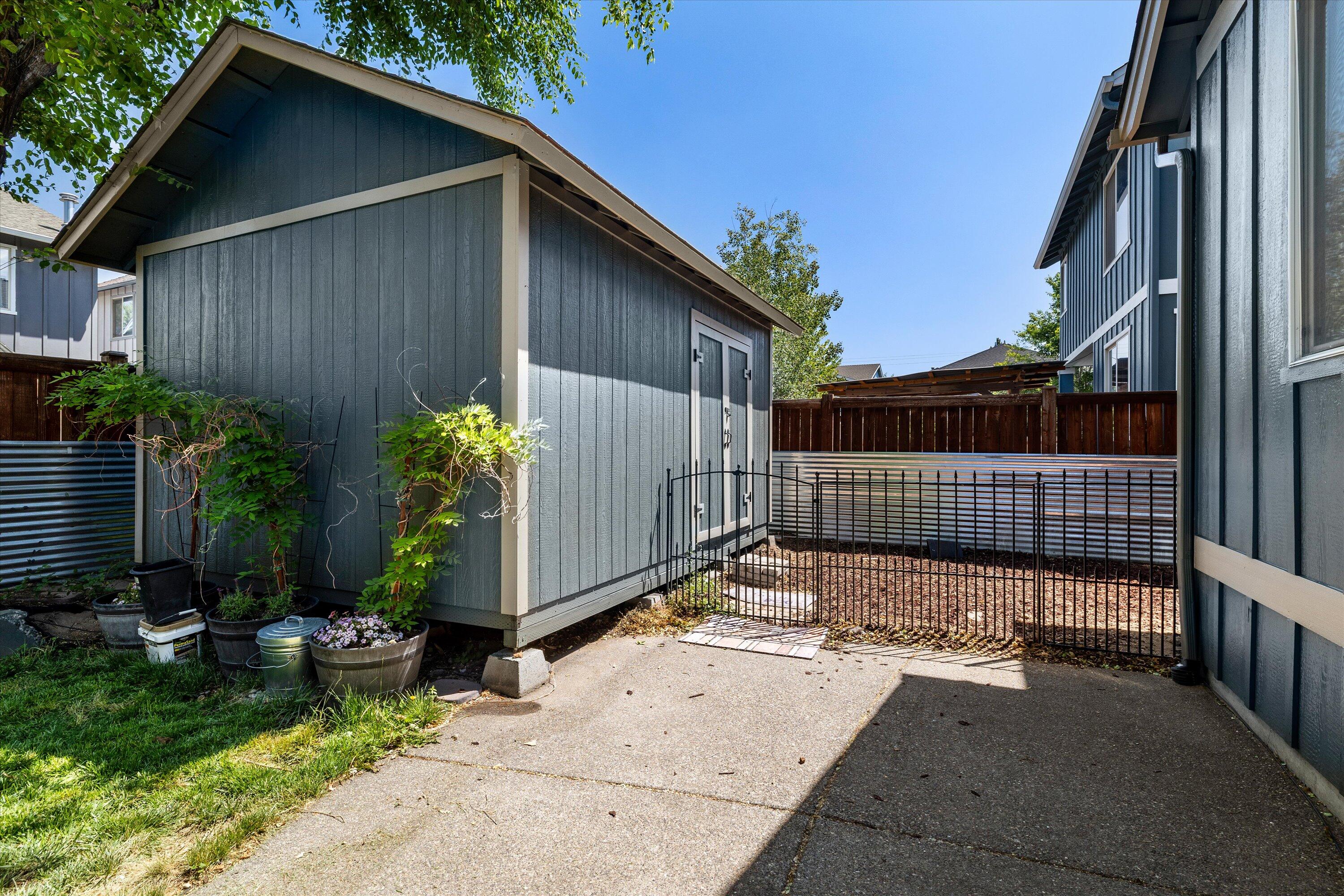 21190 Ritz Place Bend, OR 97702 - Photo 23 of 24 Newer large storarage unit could be shop, office, studio or?