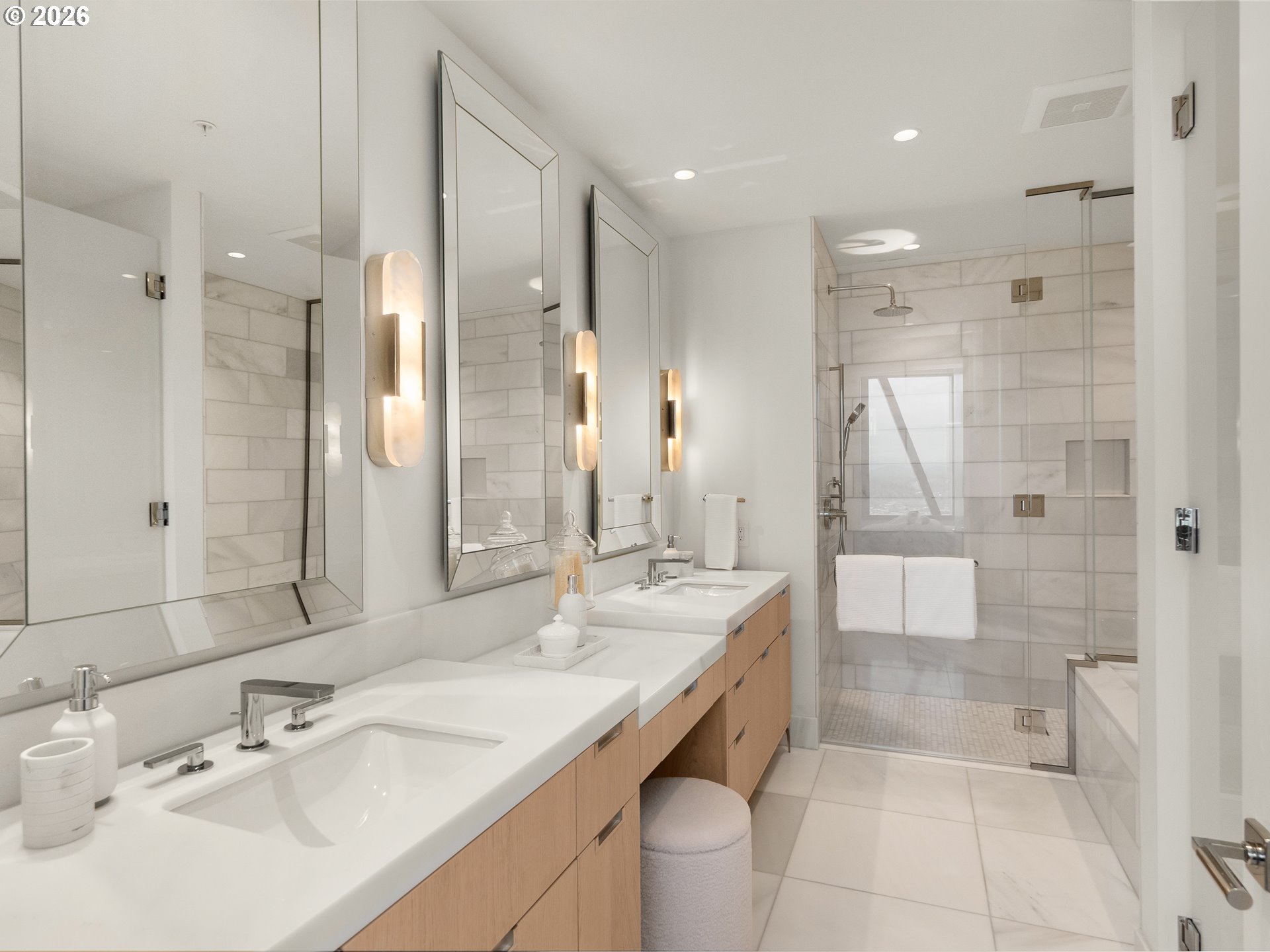 550 Southwest 10th Avenue, Unit 3010 Portland, OR 97205 - Photo 15 of 48 Bathroom, Attached