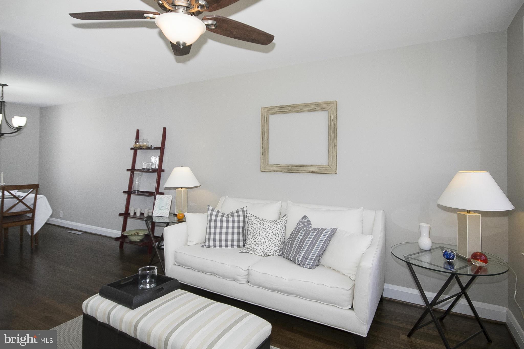 8551 Water Oak Road Baltimore, MD 21234 - Photo 3 of 30 Living Room