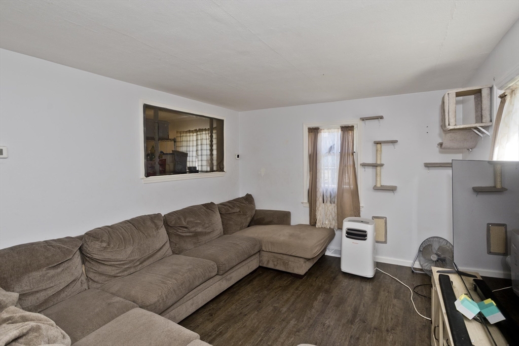 39 Seymour Avenue Springfield, MA 01109 - Photo 7 of 27 Gallery Image 7