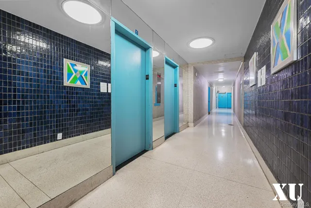 a view of building with a yard