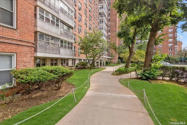 $445,000 | 43-10 Kissena Boulevard, Unit 2B | Flushing