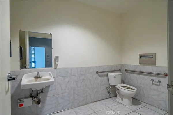 $4,249 | 500 North Atlantic Boulevard, Unit 165, Monterey Park, CA 91754