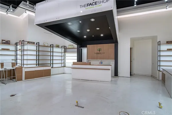 $4,249 | 500 North Atlantic Boulevard, Unit 165, Monterey Park, CA 91754