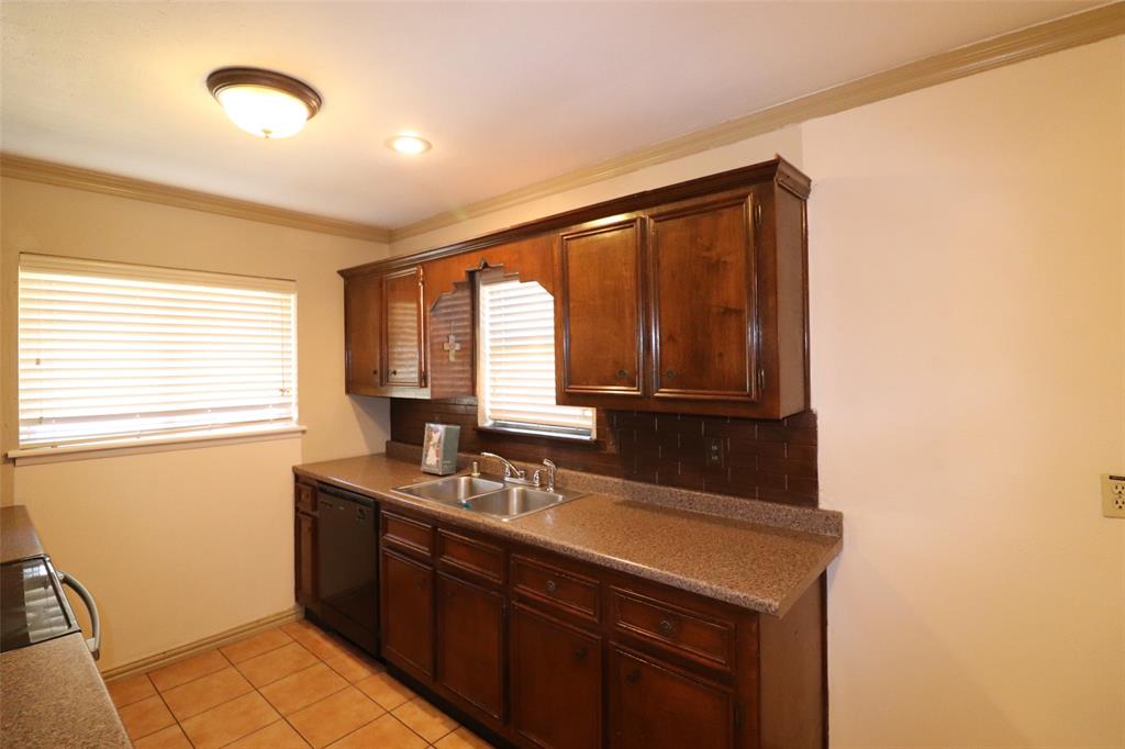 2002 Victoria Road Carrollton, TX 75007 - Photo 9 of 11 Gallery Image 9