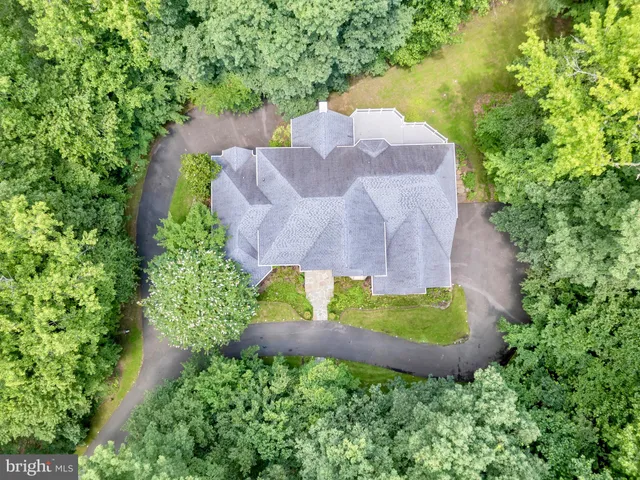 $999,900 | 5257 Ferry Branch Lane, Lothian, MD 20711