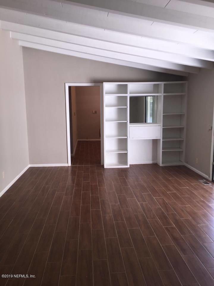 5107 Spring Glen Road Jacksonville, FL 32207 - Photo 10 of 16 a view of empty room with wooden floor and closet