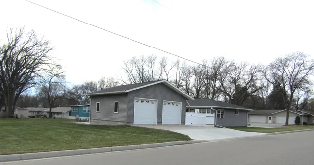 $210,000 | 1520 North 6th Street, Montevideo, MN 56265