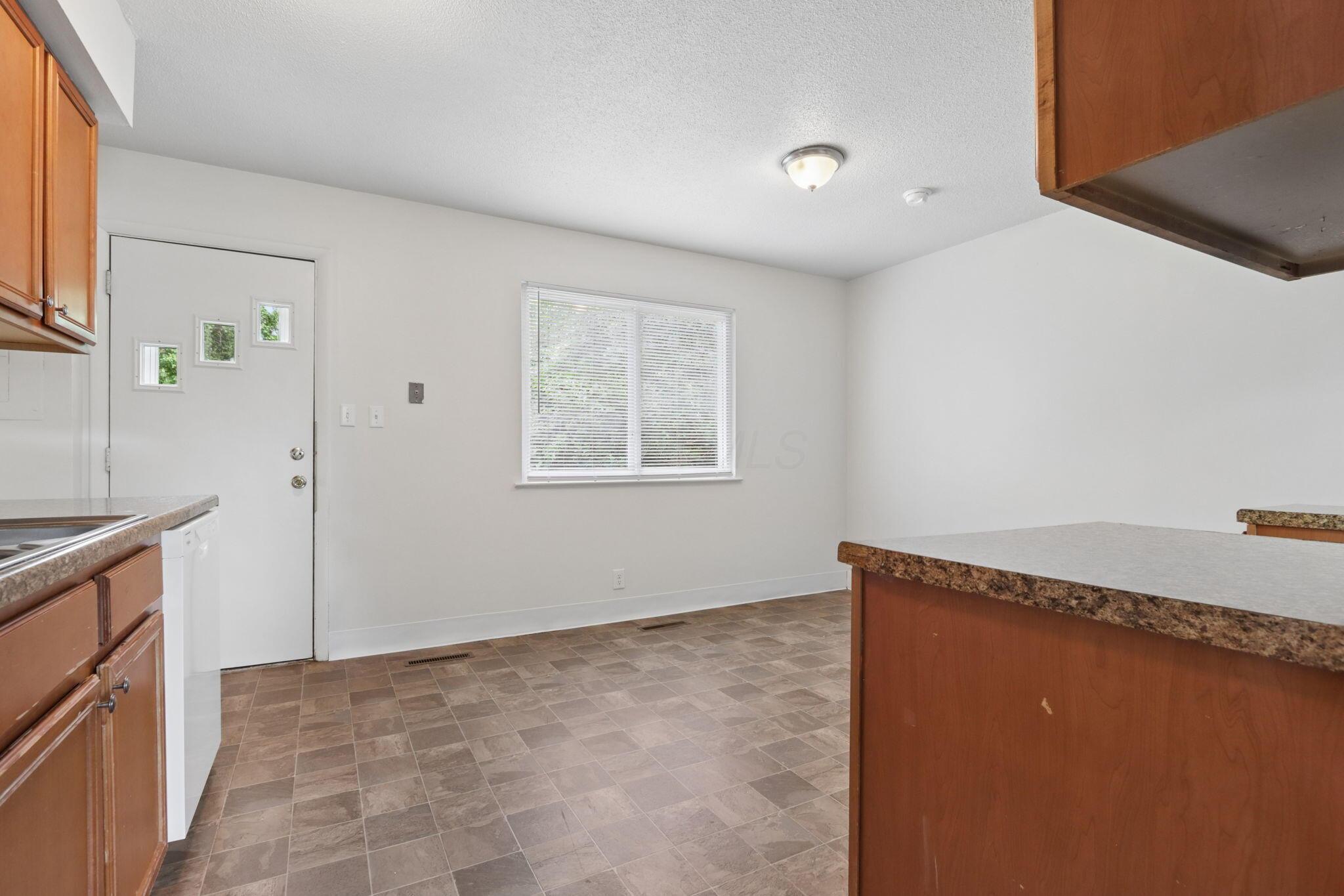 4838 Refugee Road Columbus, OH 43232 - Photo 7 of 27 8-web-or-mls-4838-refugee-rd