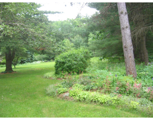 328 Concord Road Bedford, MA 01730 - Photo 3 of 5 Gallery Image 3