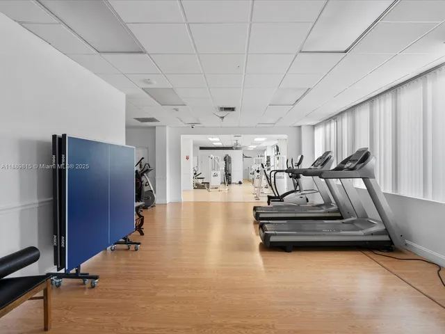 a view of entryway with livingroom