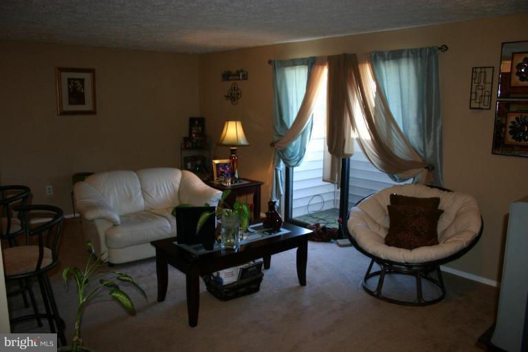 600 Heather Ridge Drive, Unit 11J Frederick, MD 21702 - Photo 3 of 13 Living Room #2