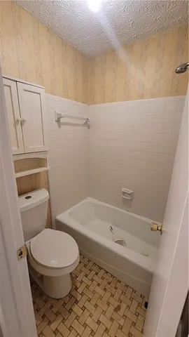 en empty room with window and ceiling fan