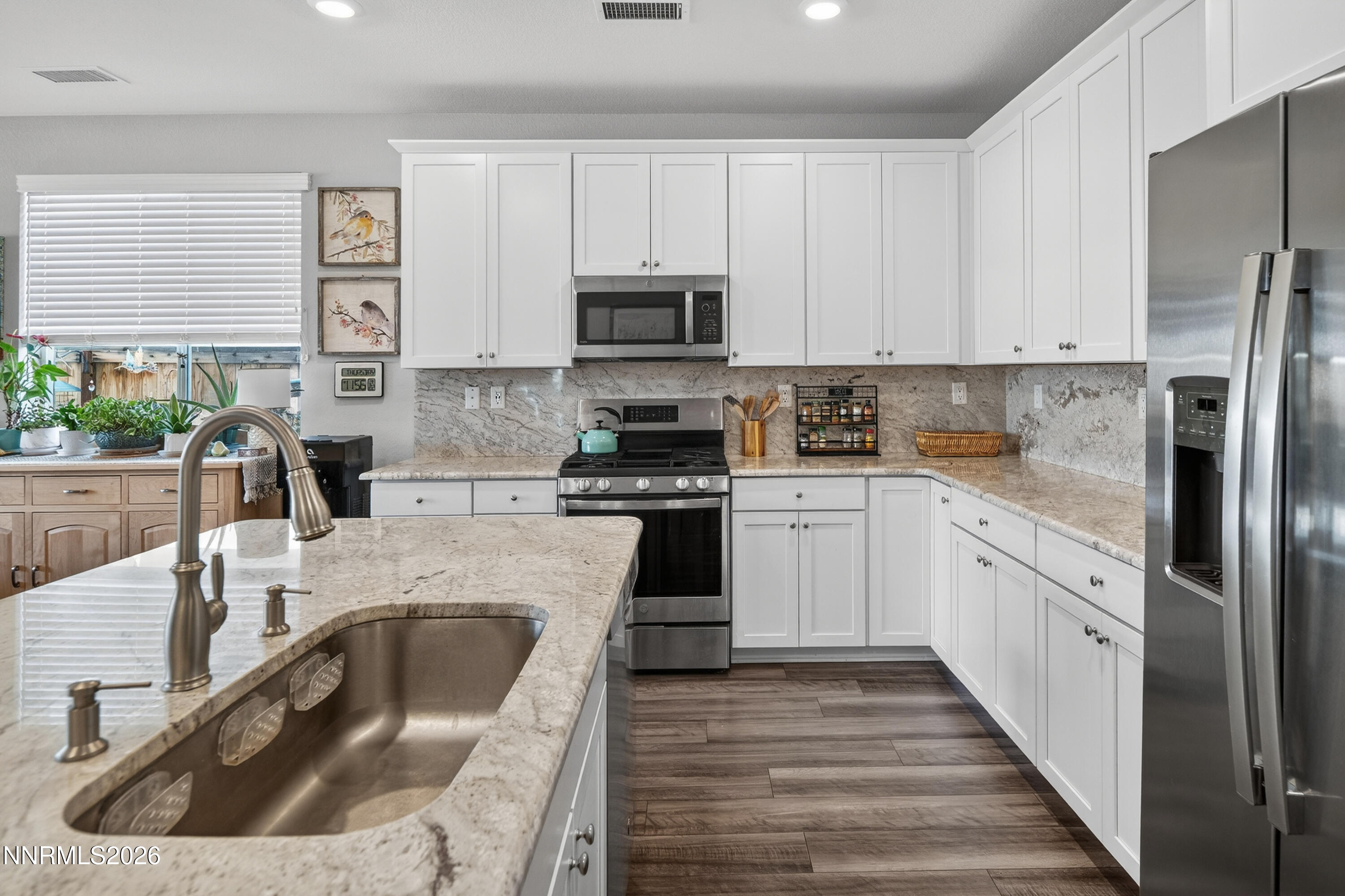 6047 Red Stable Road Sparks, NV 89436 - Photo 6 of 29 Kitchen