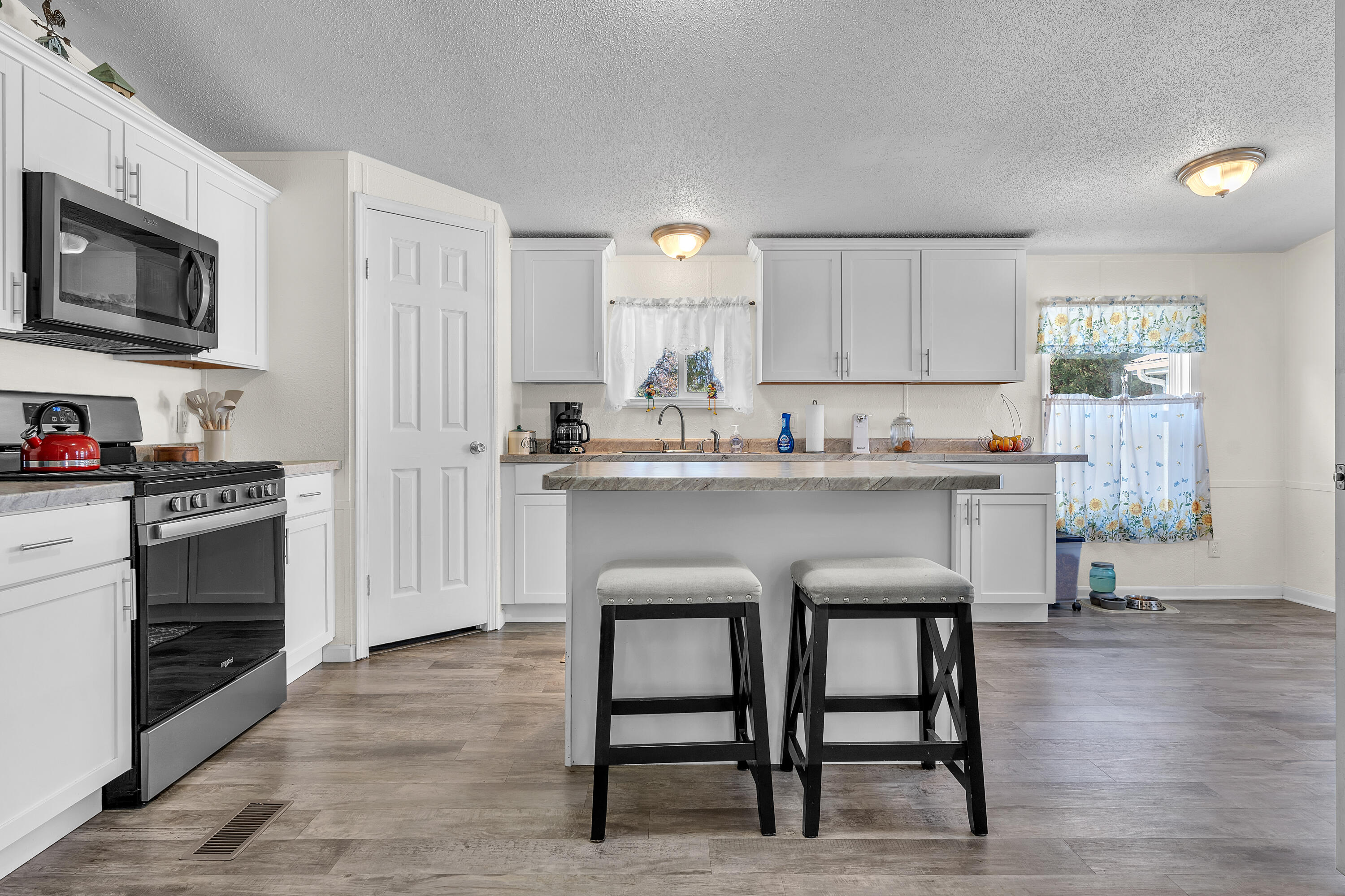 9606 Candlewick Road West Demotte, IN 46310 - Photo 9 of 18 3000x1999