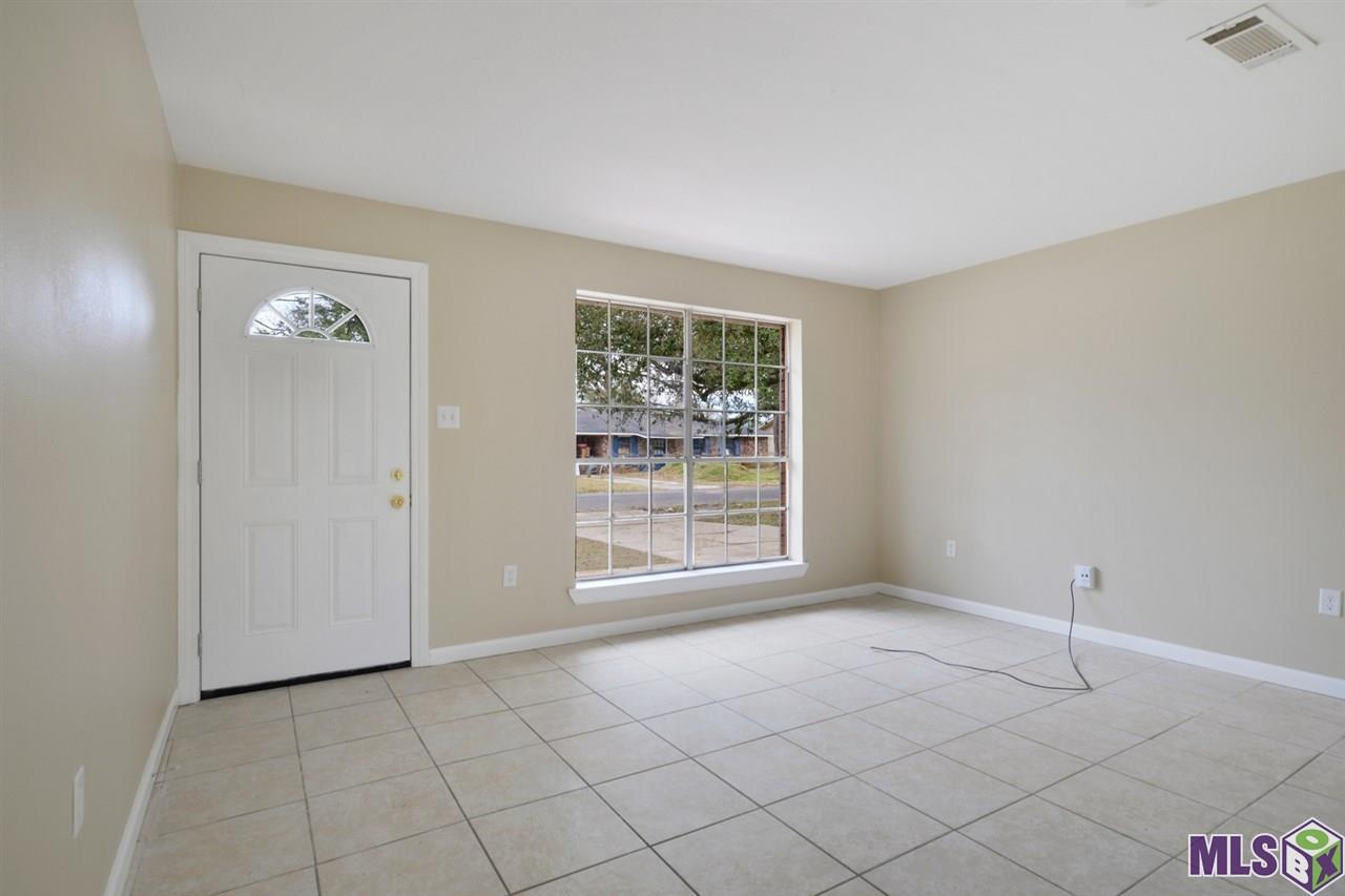16516 Vermillion Drive Baton Rouge, LA 70819 - Photo 2 of 10