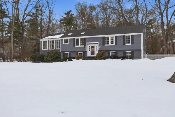 $1,100,000 | 98 Satuit Trail, Scituate, MA 02066