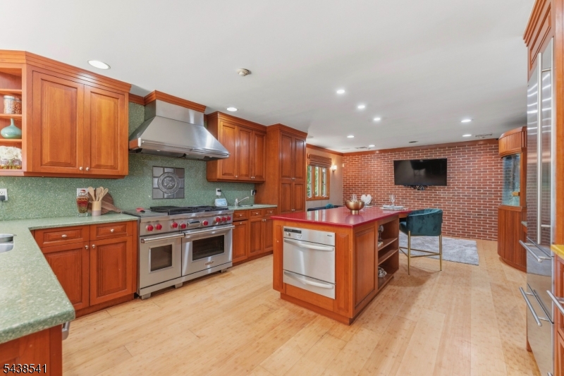 486 Summit Road Mountainside, NJ 07092 - Photo 3 of 50
