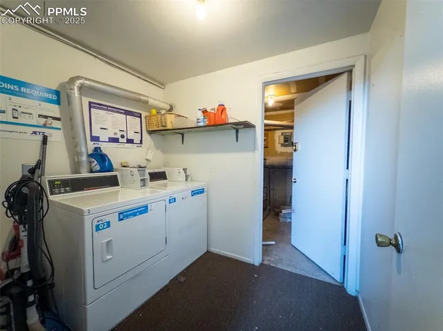 a view of utility room