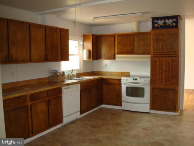 22542 Old Rolling Road California, MD 20619 - Photo 2 of 27 Kitchen