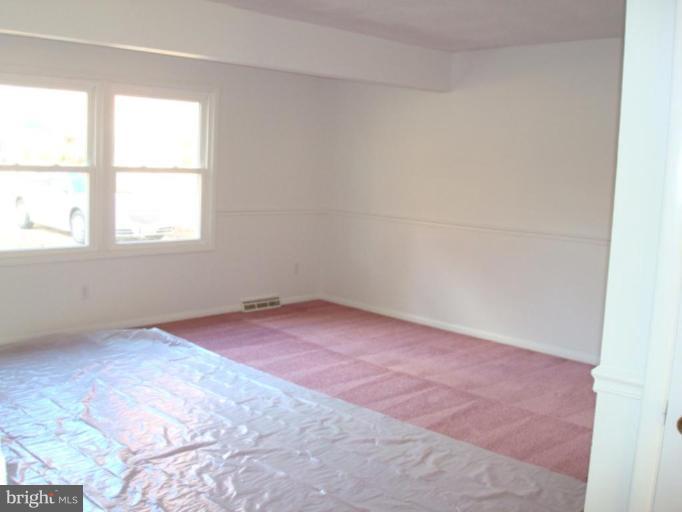 22542 Old Rolling Road California, MD 20619 - Photo 18 of 27 Nice big living room