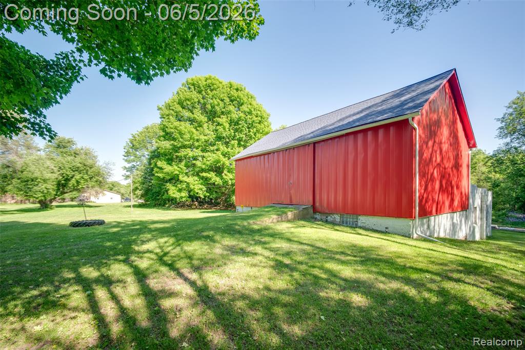 7016 Davison Road Davison, MI 48423 - Photo 4 of 42