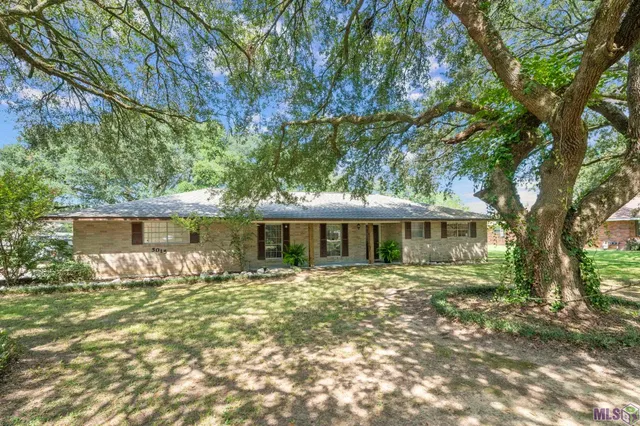 $255,000 | 5015 Fennwood Drive, Zachary, LA 70791