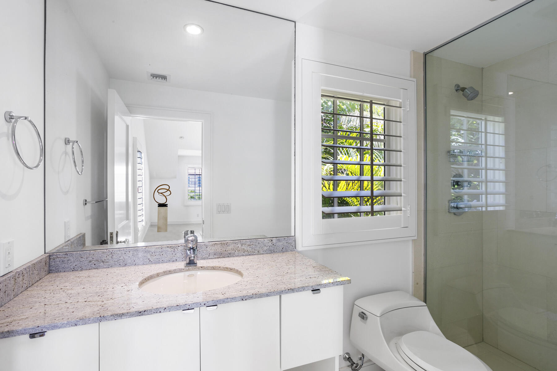 222 Monterey Road Palm Beach, FL 33480 - Photo 27 of 56 Guest Bath 3