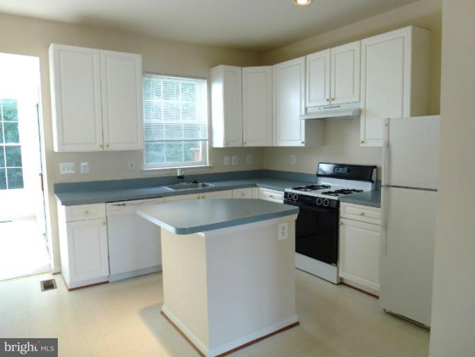 13370 Rushing Water Way Germantown, MD 20874 - Photo 10 of 30 Kitchen
