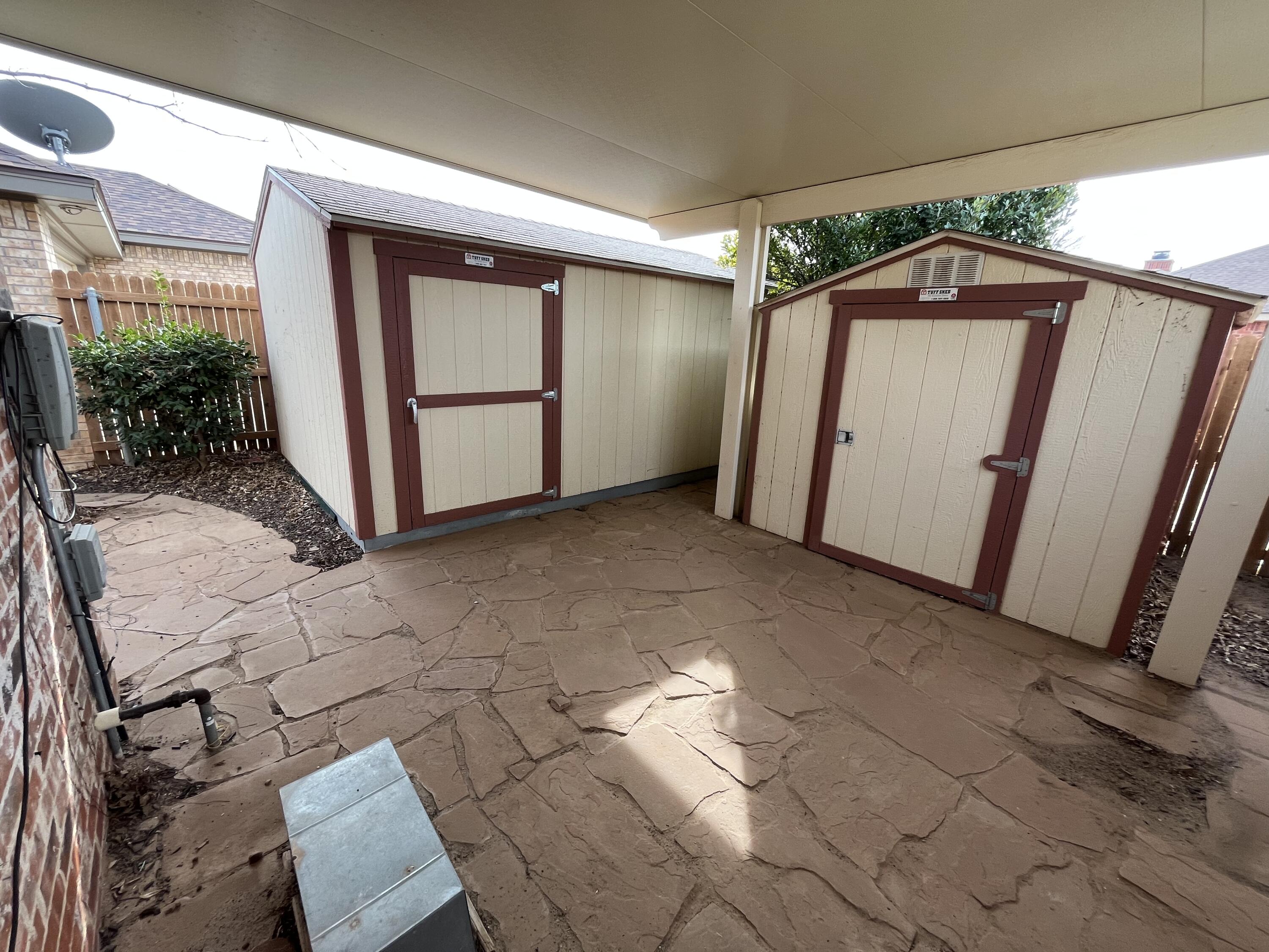 10602 Wayne Avenue Lubbock, TX 79424 - Photo 15 of 17 a view of a garage
