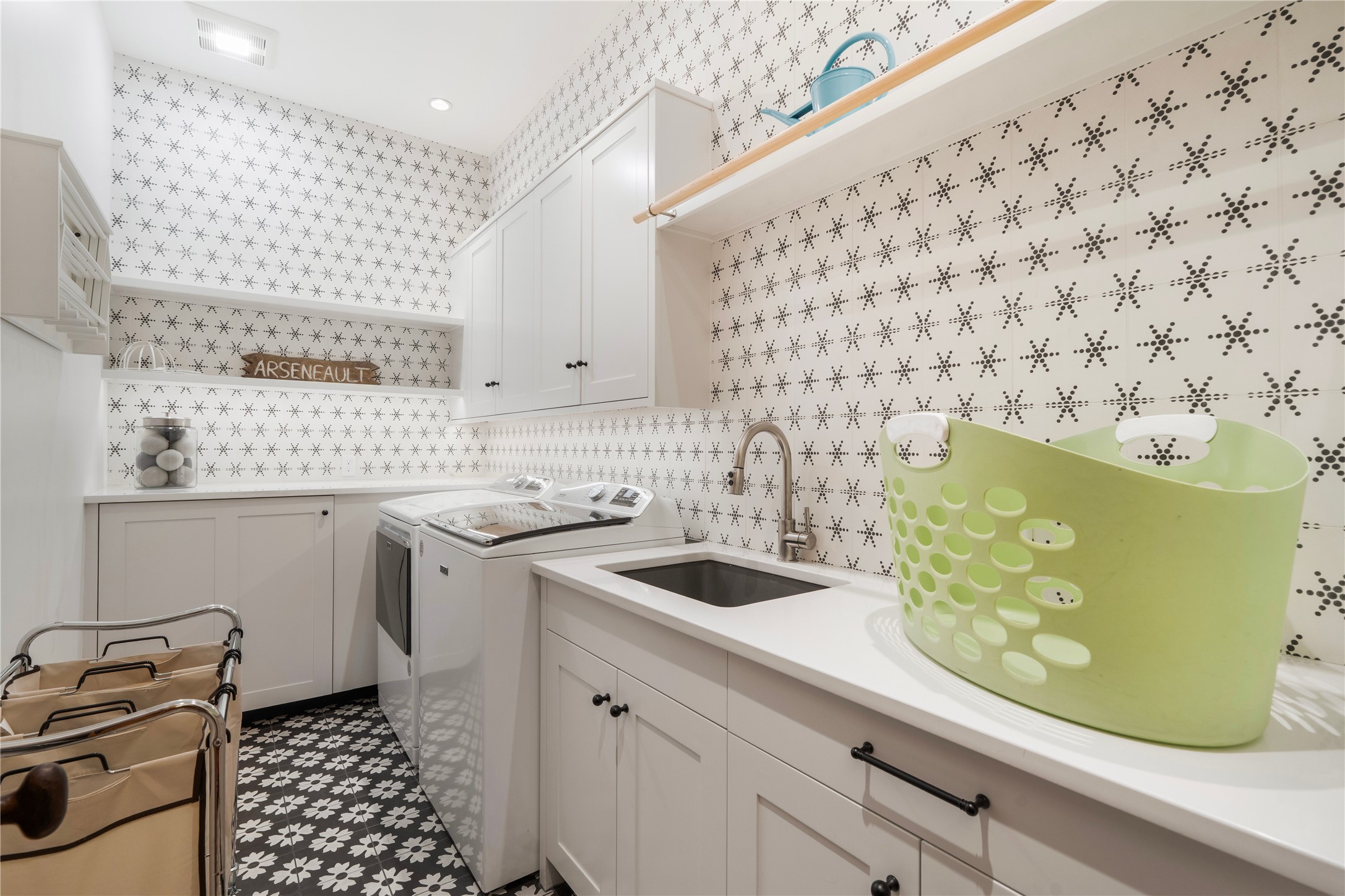 86 Droege Road Santa Fe, NM 87508 - Photo 22 of 37 Laundry Room