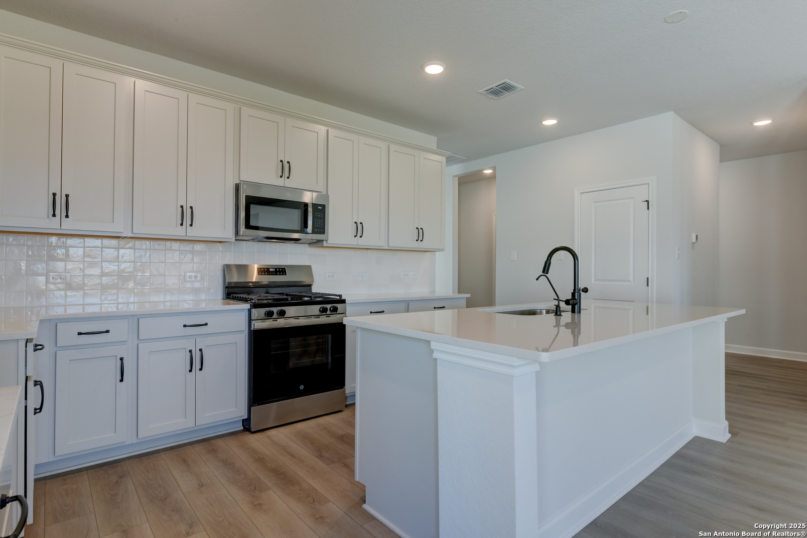 137 Beveridge Road Seguin, TX 78155 - Photo 10 of 41