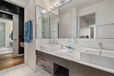 $950,000 | 210 Lavaca Street, Unit 2203, Austin, TX 78701