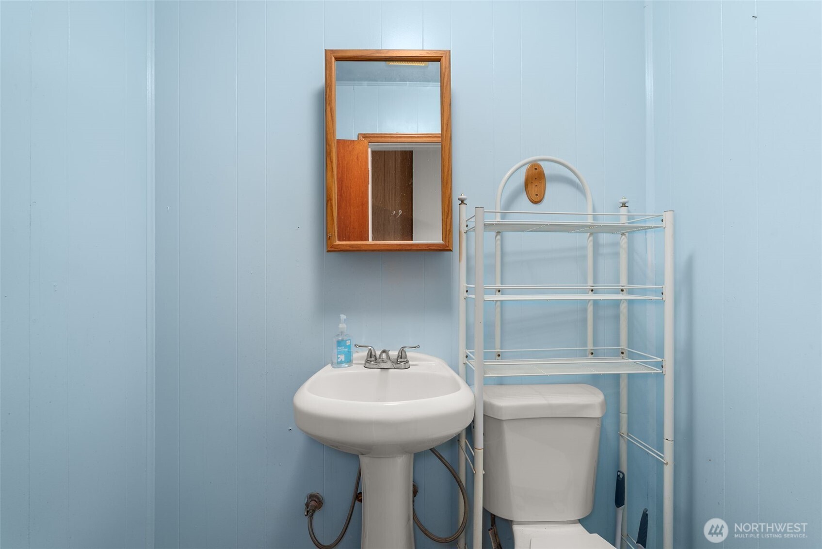 402 North 10th Street Elma, WA 98541 - Photo 25 of 35 a bathroom with a sink a toilet and mirror