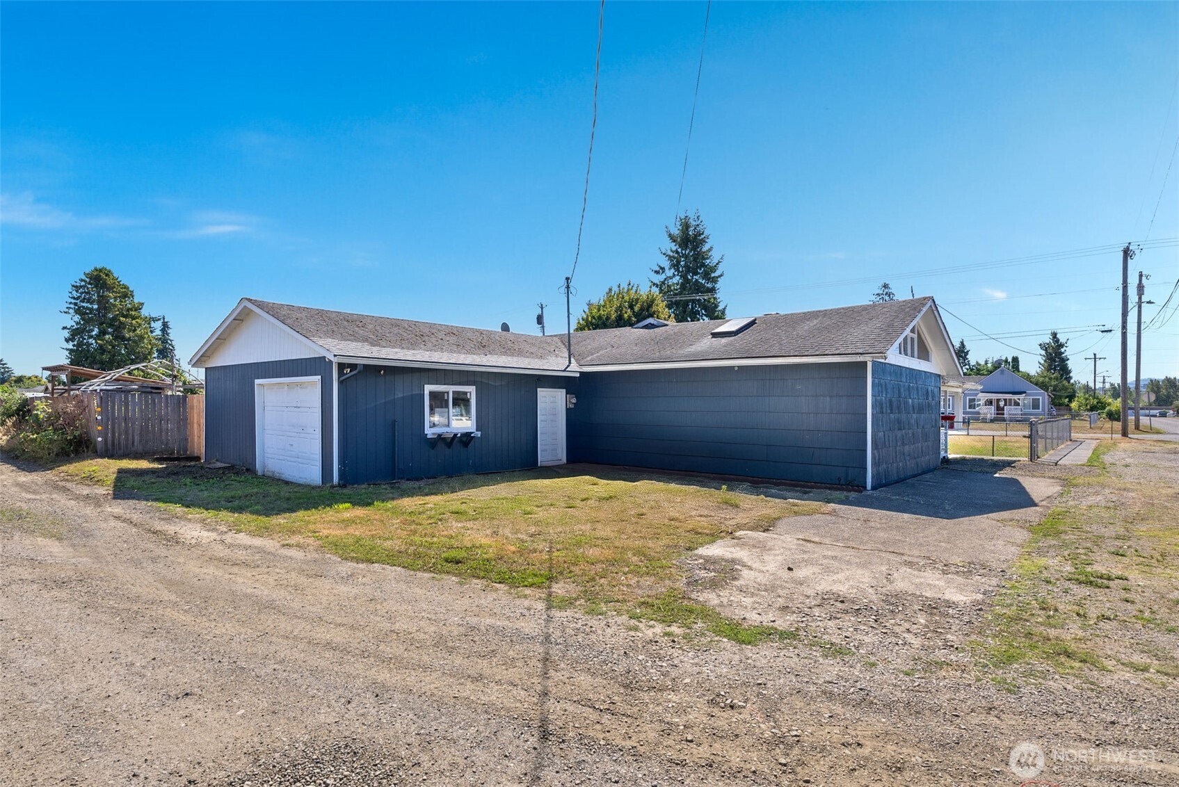 402 North 10th Street Elma, WA 98541 - Photo 3 of 35 a view of a backyard of the house