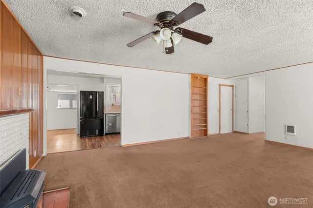 a view of a livingroom with a ceiling fan and a window